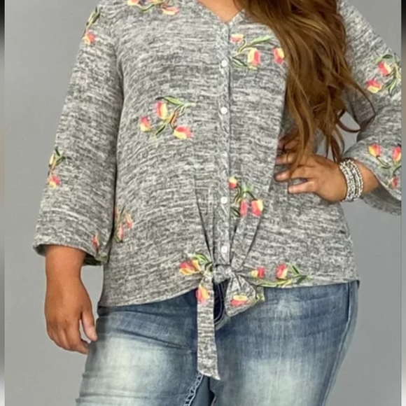 Fig and Flower Gray W/Floral Embroidery Button/Tie up Hi/Lo Top SZ 1X - Picture 2 of 10